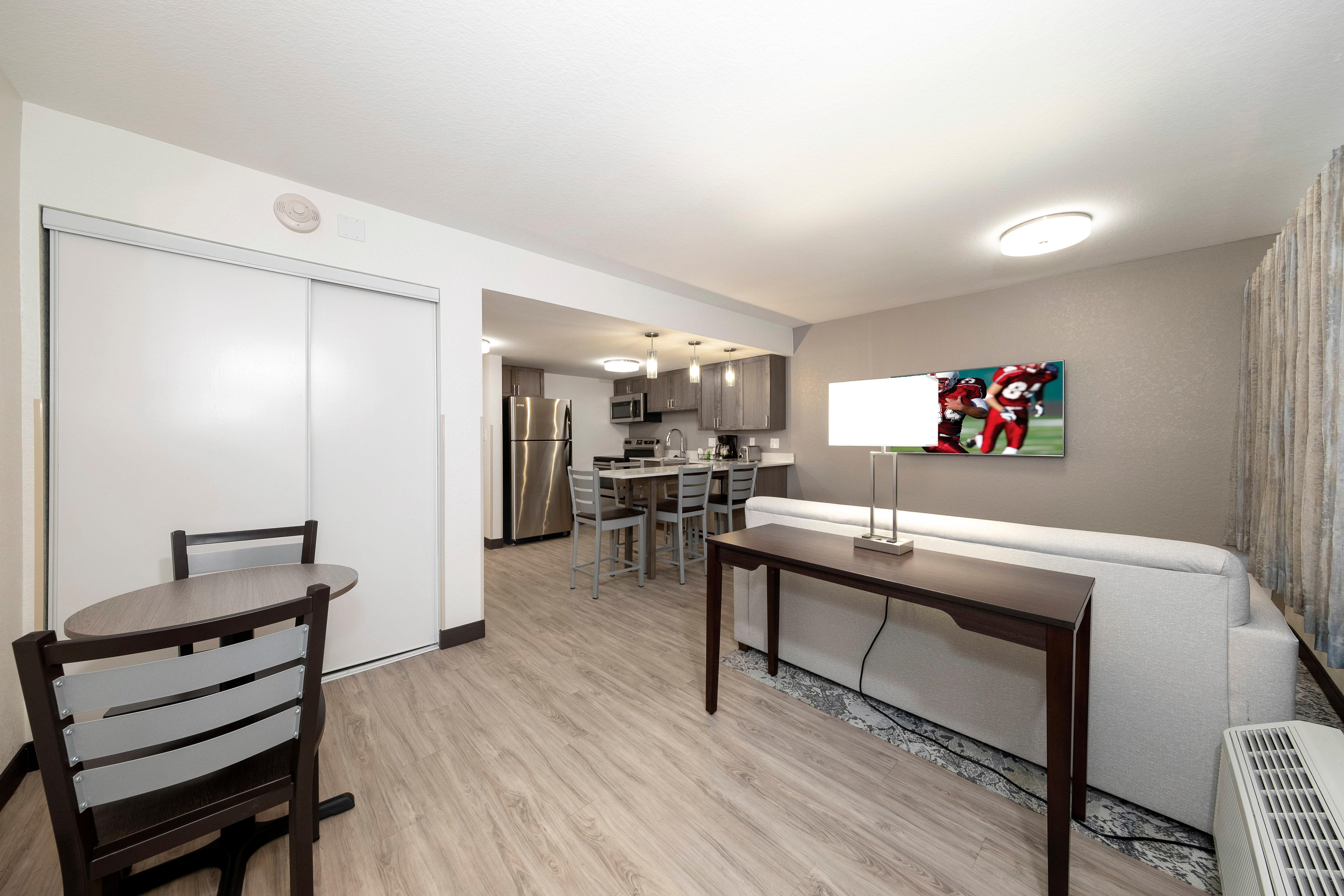Red Roof Inn Plus+ & Suites Naples Downtown-5Th Ave S Dış mekan fotoğraf