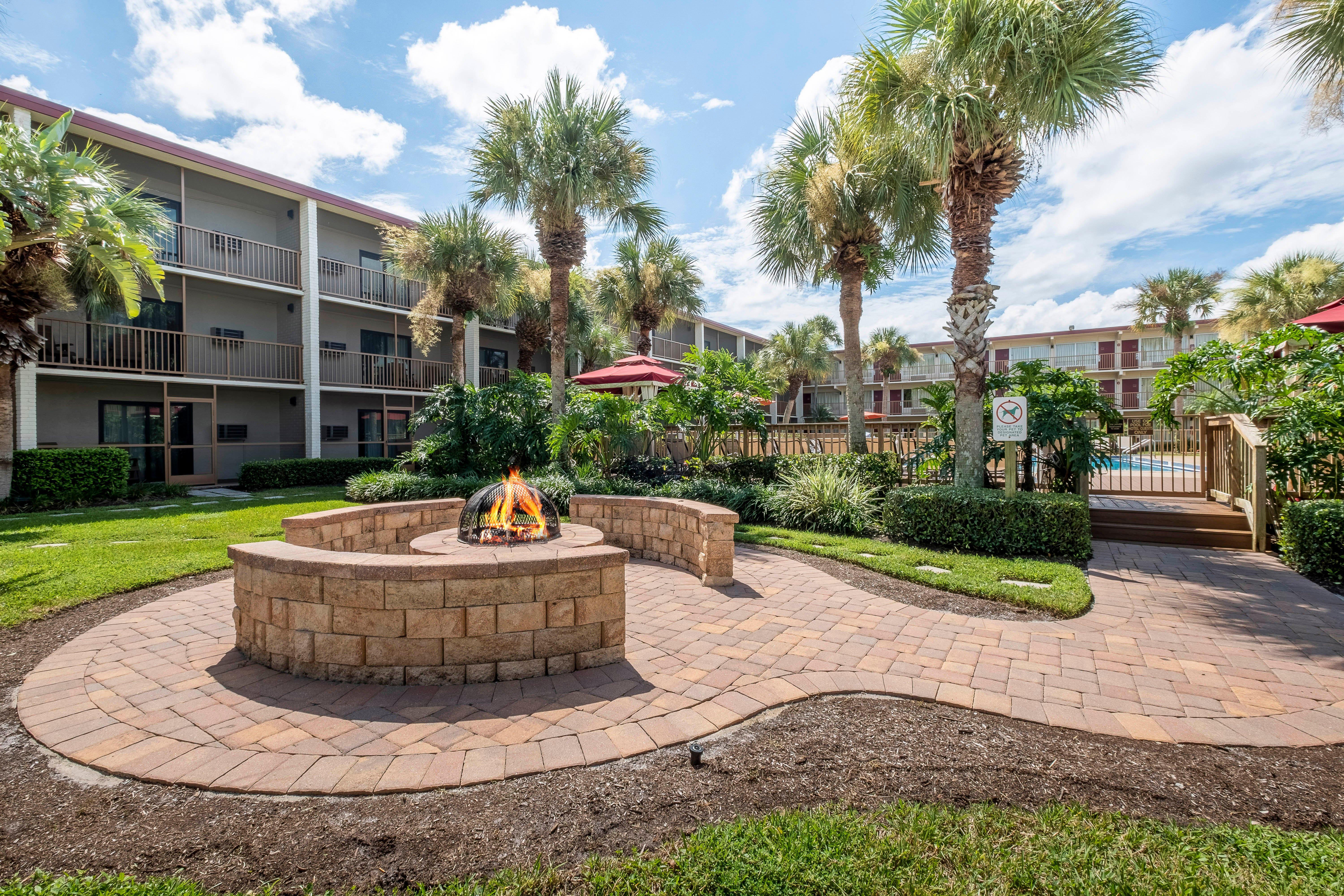 Red Roof Inn Plus+ & Suites Naples Downtown-5Th Ave S Dış mekan fotoğraf