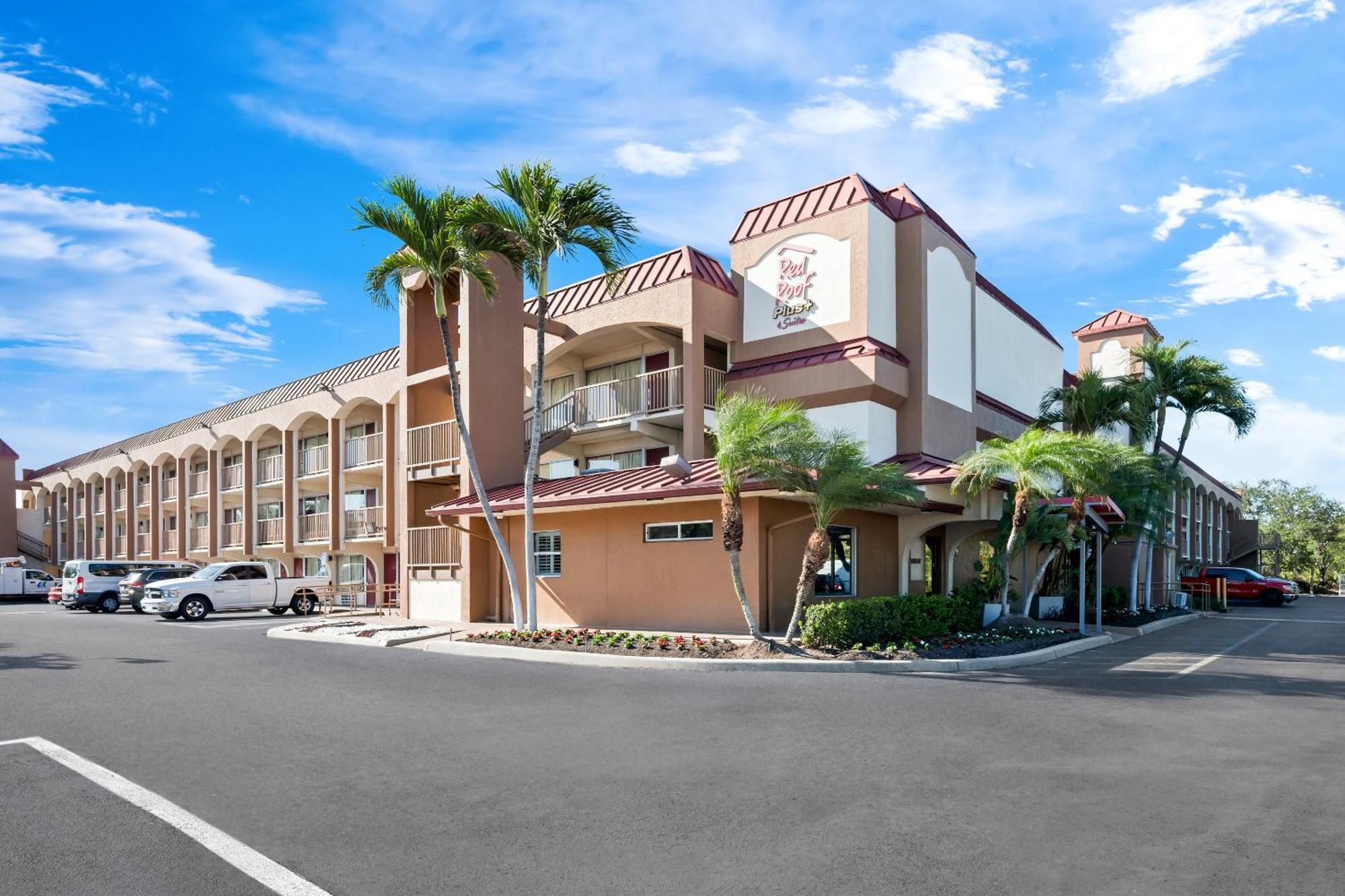 Red Roof Inn Plus+ & Suites Naples Downtown-5Th Ave S Dış mekan fotoğraf