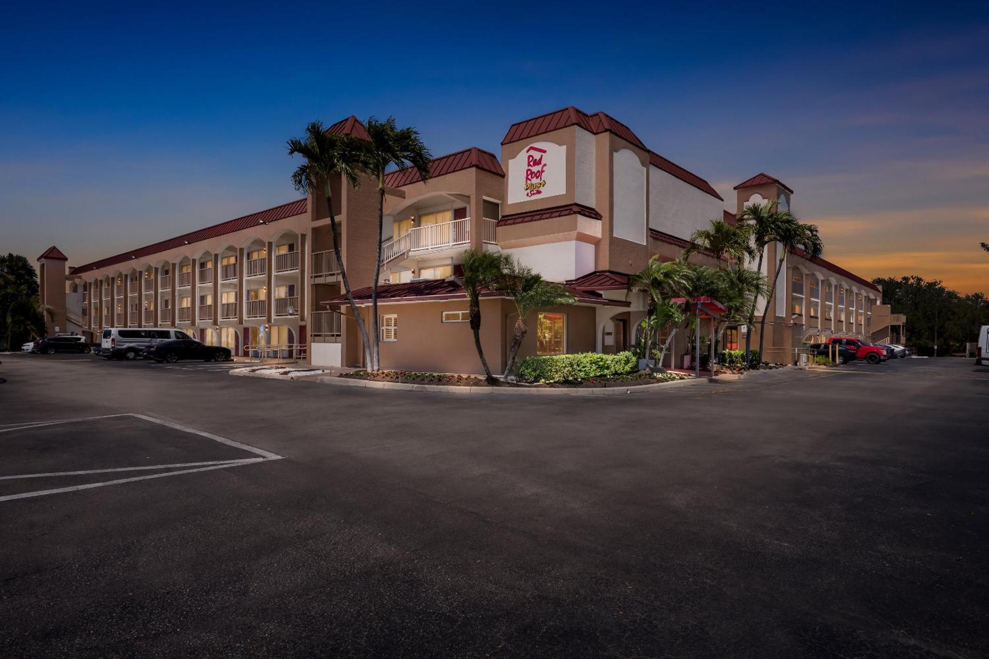 Red Roof Inn Plus+ & Suites Naples Downtown-5Th Ave S Dış mekan fotoğraf