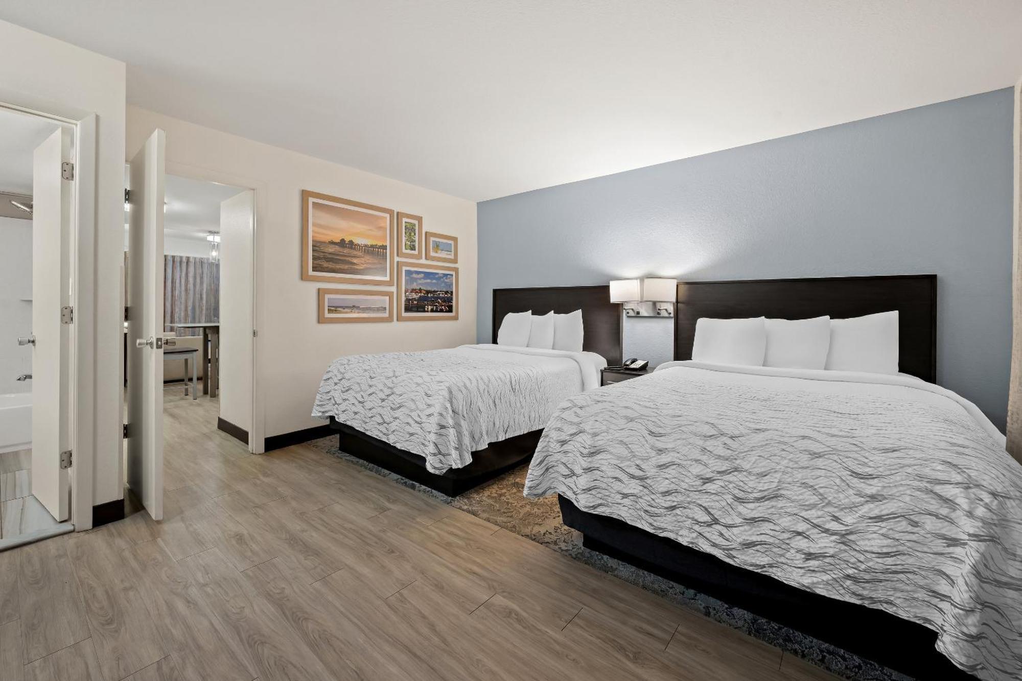 Red Roof Inn Plus+ & Suites Naples Downtown-5Th Ave S Dış mekan fotoğraf