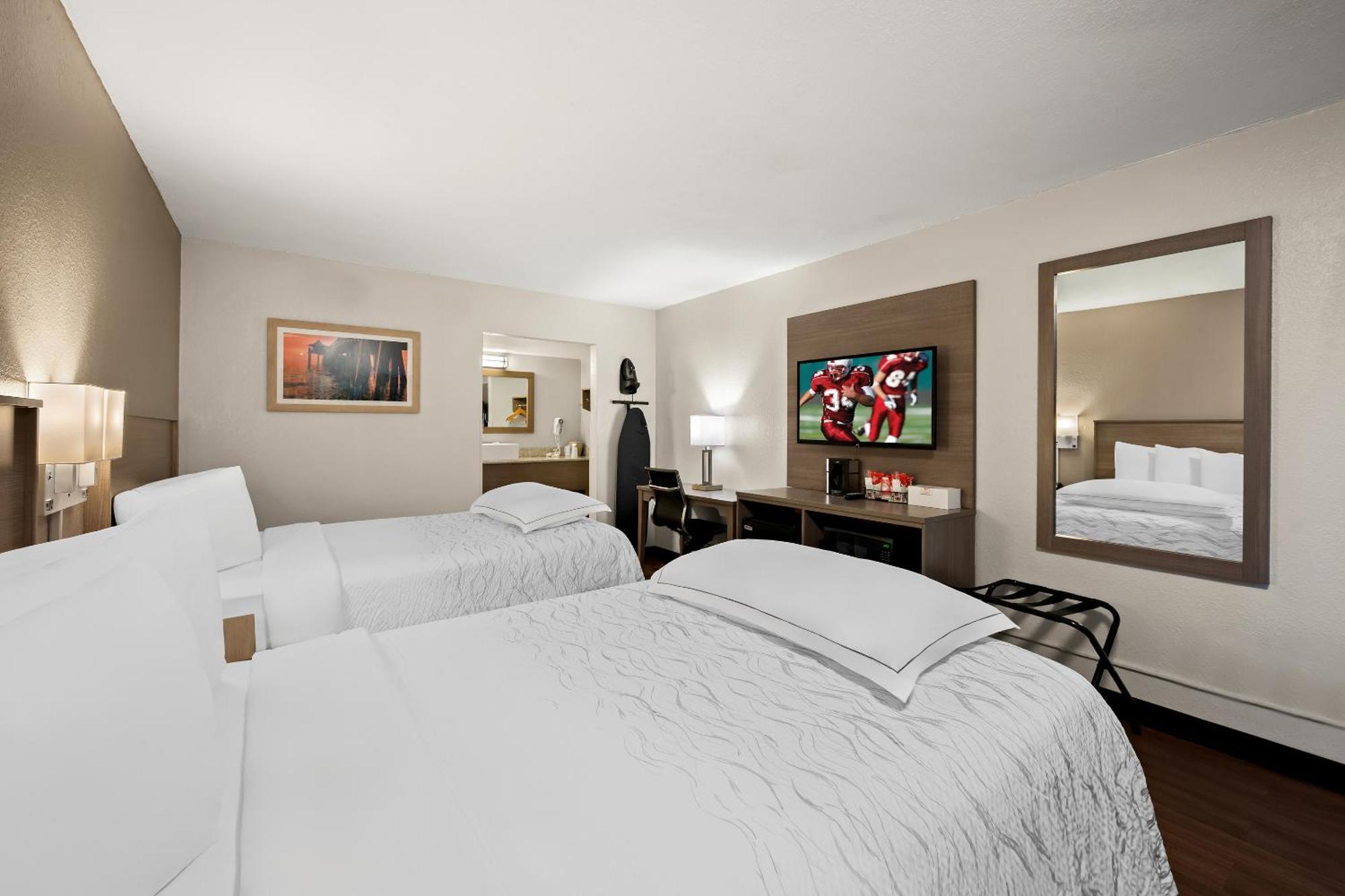 Red Roof Inn Plus+ & Suites Naples Downtown-5Th Ave S Dış mekan fotoğraf