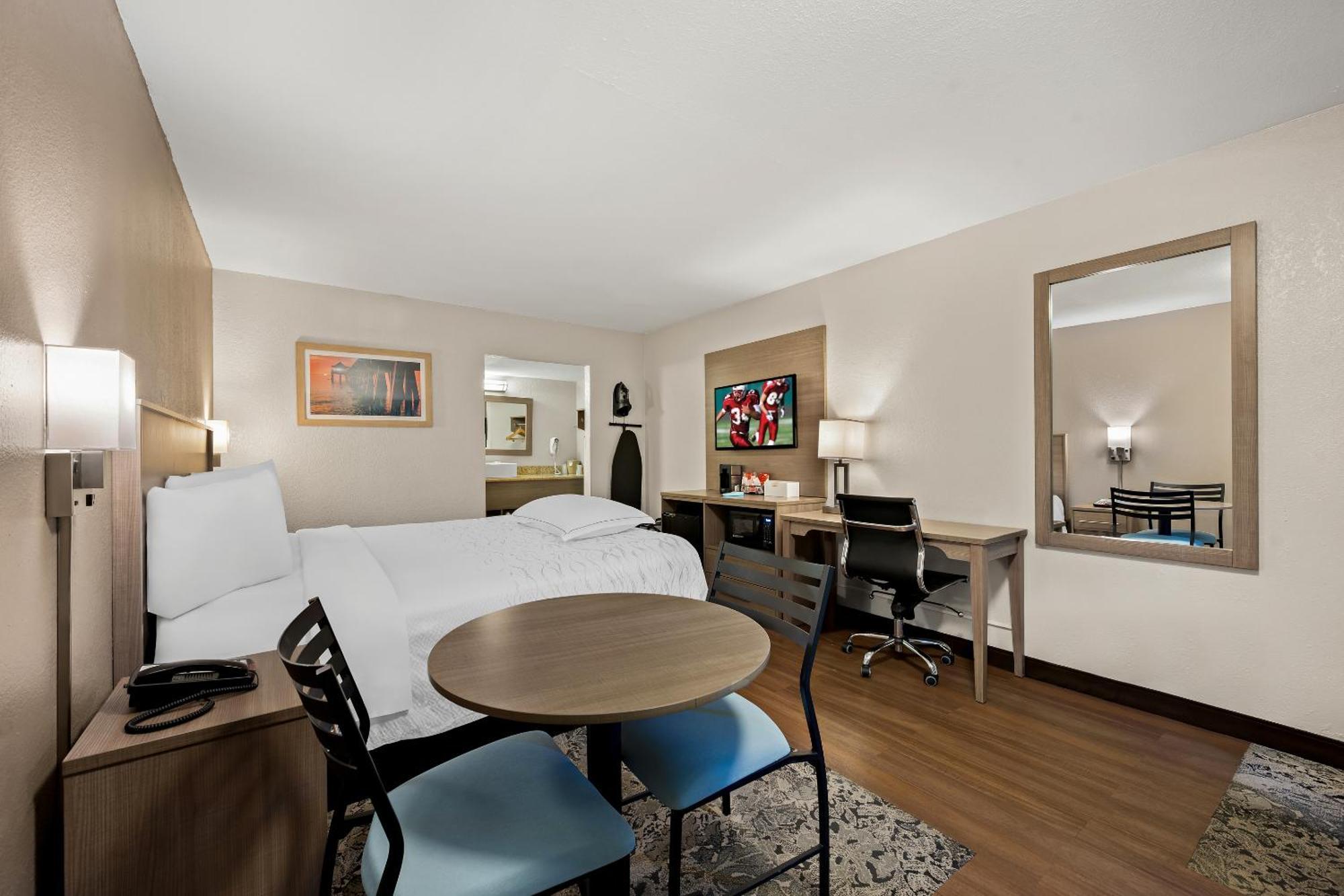 Red Roof Inn Plus+ & Suites Naples Downtown-5Th Ave S Dış mekan fotoğraf