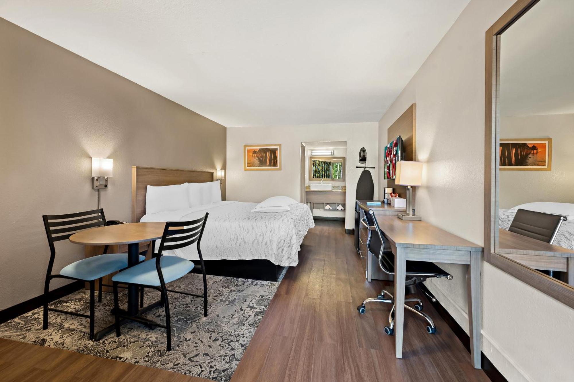 Red Roof Inn Plus+ & Suites Naples Downtown-5Th Ave S Dış mekan fotoğraf