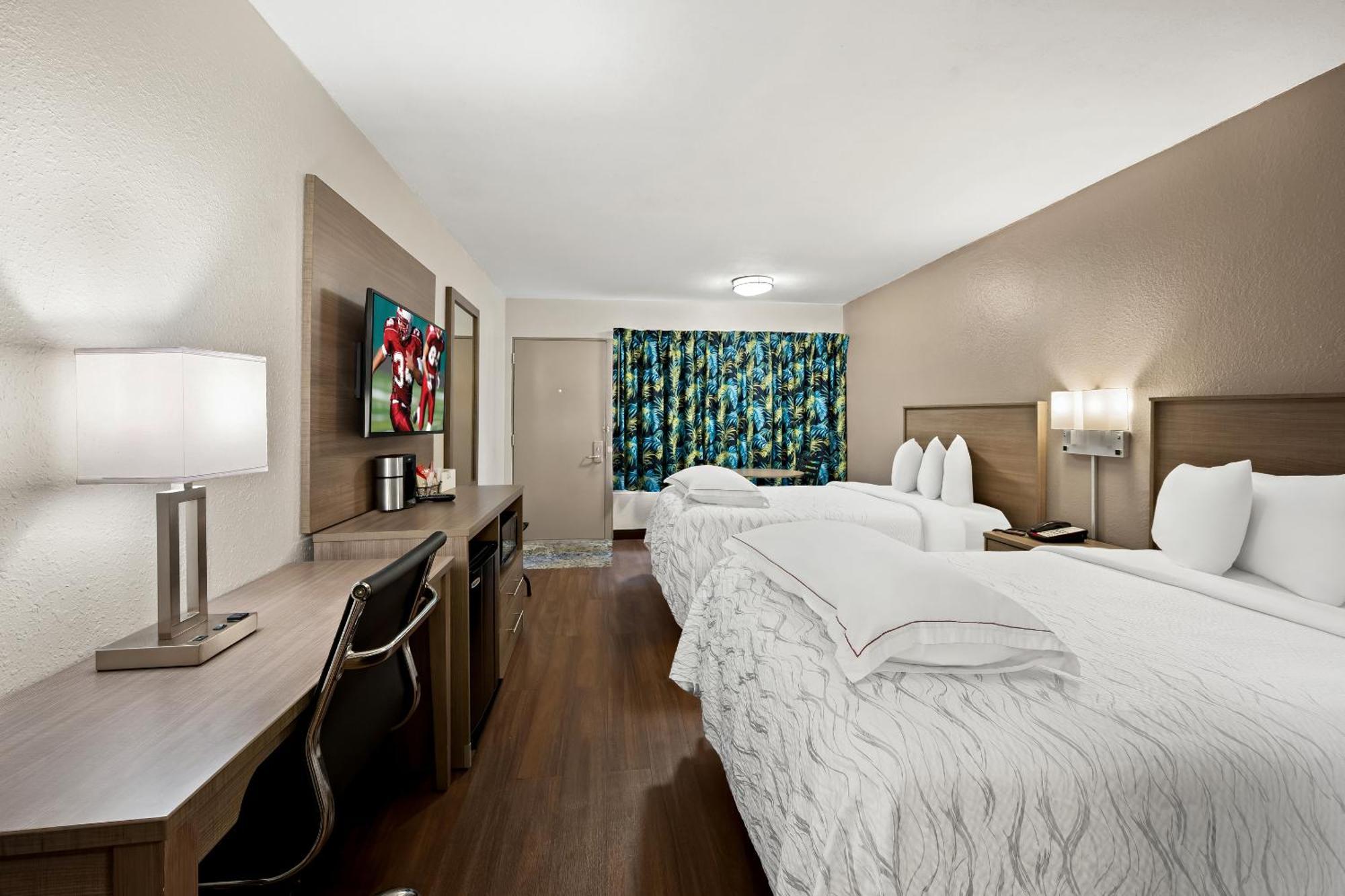 Red Roof Inn Plus+ & Suites Naples Downtown-5Th Ave S Dış mekan fotoğraf