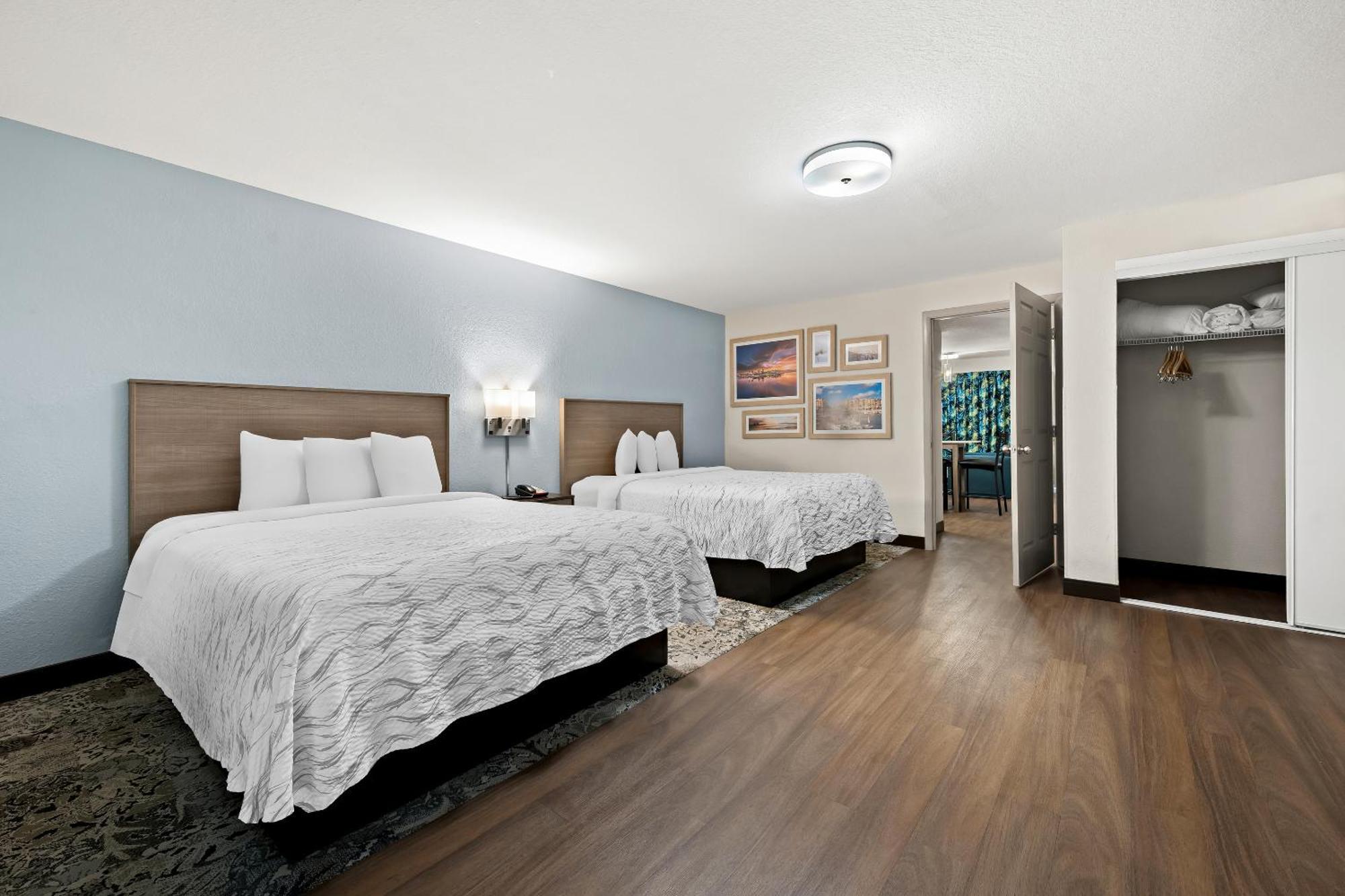 Red Roof Inn Plus+ & Suites Naples Downtown-5Th Ave S Dış mekan fotoğraf